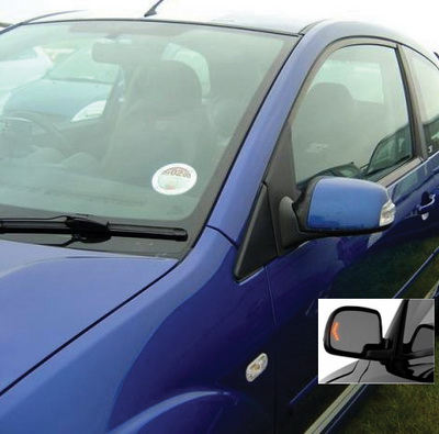 Дублирующие сигналы поворота на крыле, зеркале бокового обзора снаружи и внутри (подсвечиваемая стрелка) 